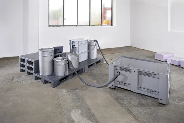 Der Inkubator beheimatet Mehlwürmer. Er wurde entwickelt von der Künstlerin Yana Zschiedrich in Zusammenarbeit mit Alexander Skowronski.