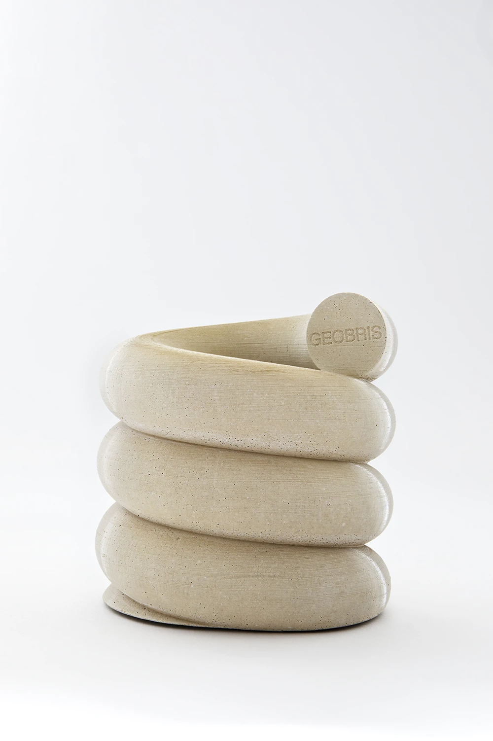 Objekt aus dem Baustoff Geobris von Yana Zschiedrich. Formbau und Guss durch den Leipziger Designer Alexander Skowronski.